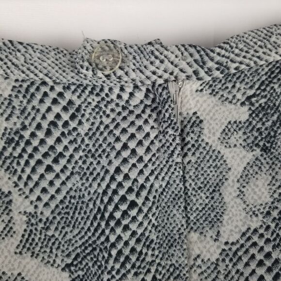 First Edition, a LIZ CLAIBORNE COMPANY BLAKE GRAY SNAKESKIN SKIRT. SZ 16. - Picture 5 of 12
